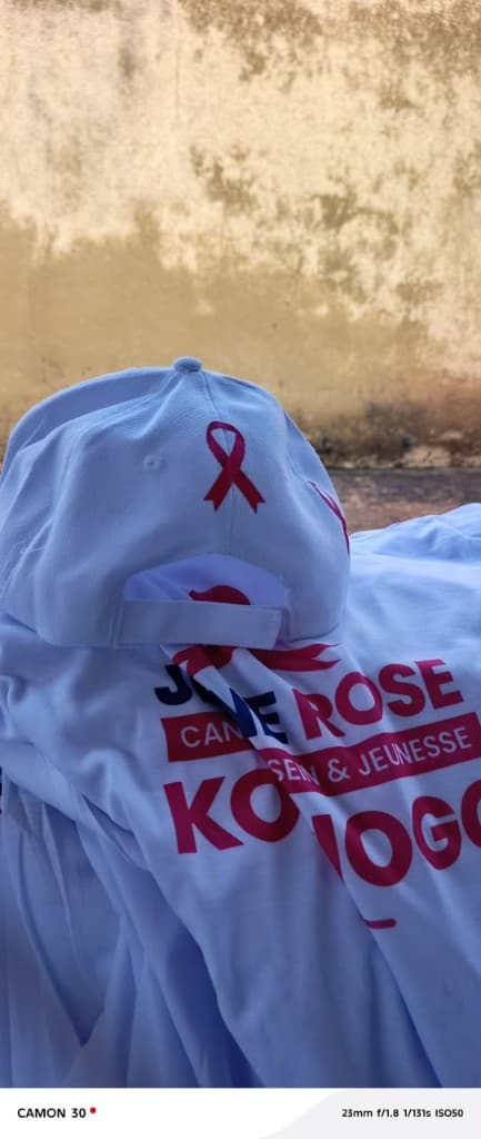 Jeune Rose · casquette et t-shirt de la campagne