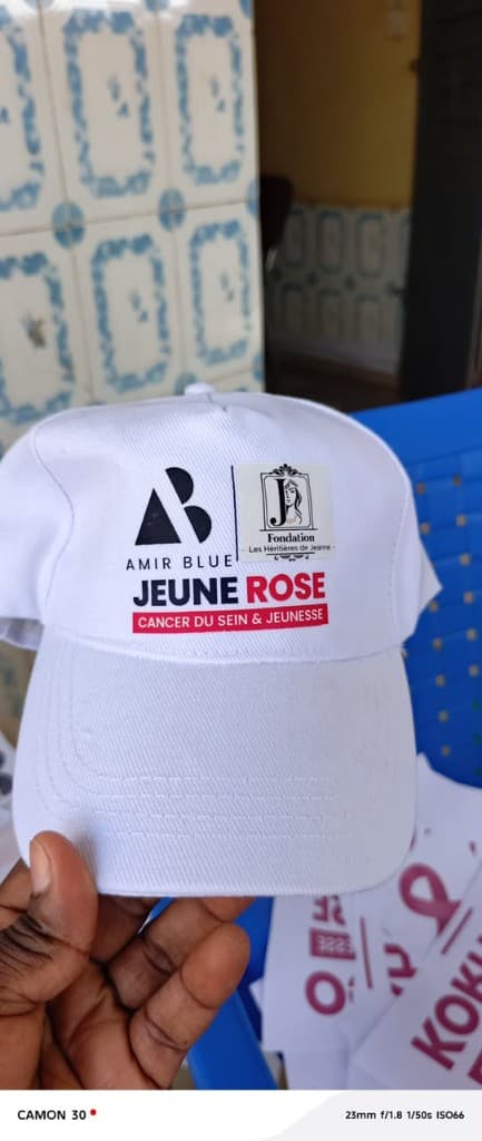 Jeune Rose · casquette AmirBlue et Fondation Les Héritières de Jeanne